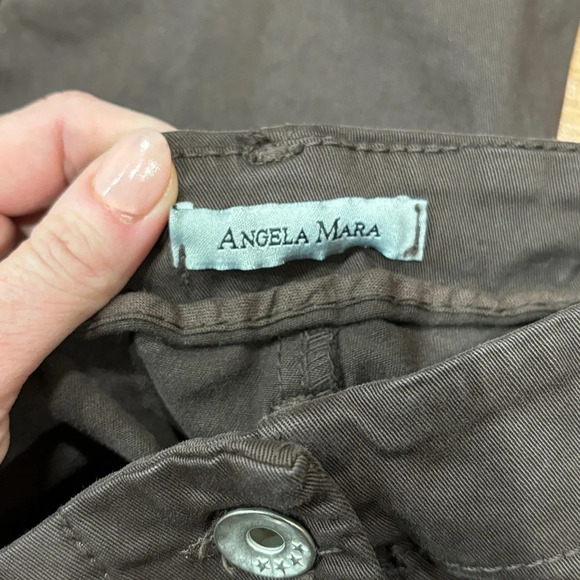 Angela Mara Jean - Picture 4 of 5